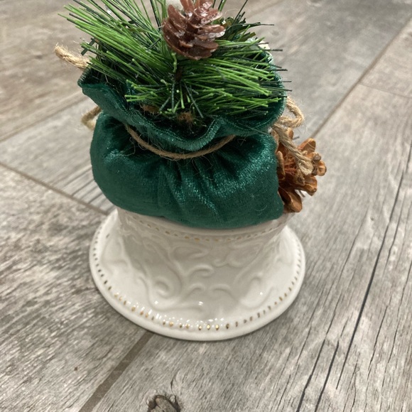 Santa and girl Christmas assemblage - Picture 8 of 13